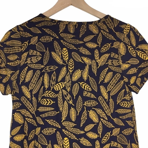 LULAROE Classic T Shirt Top Feathers Jacquard Woven Boho Retro Mod Size XS NWT - Picture 4 of 9